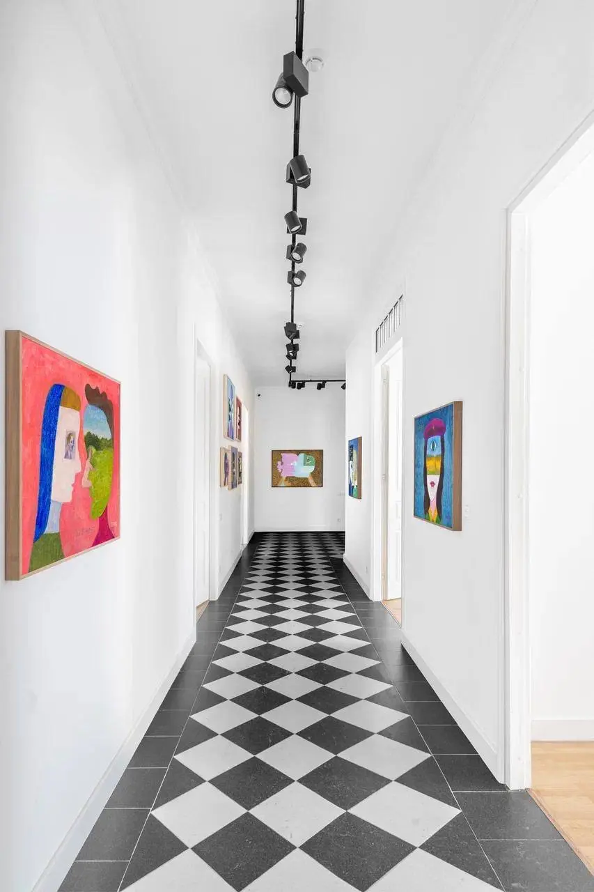 🖼️ Новая бесплатная выставка «Куда ночь, туда и сон» в Alina Pinsky Gallery
До 21 февраля, пн-сб, 12:00-20:00
Экспозиция включает работы Льва Повзнера последних 25 лет | Сетка — социальная сеть от hh.ru