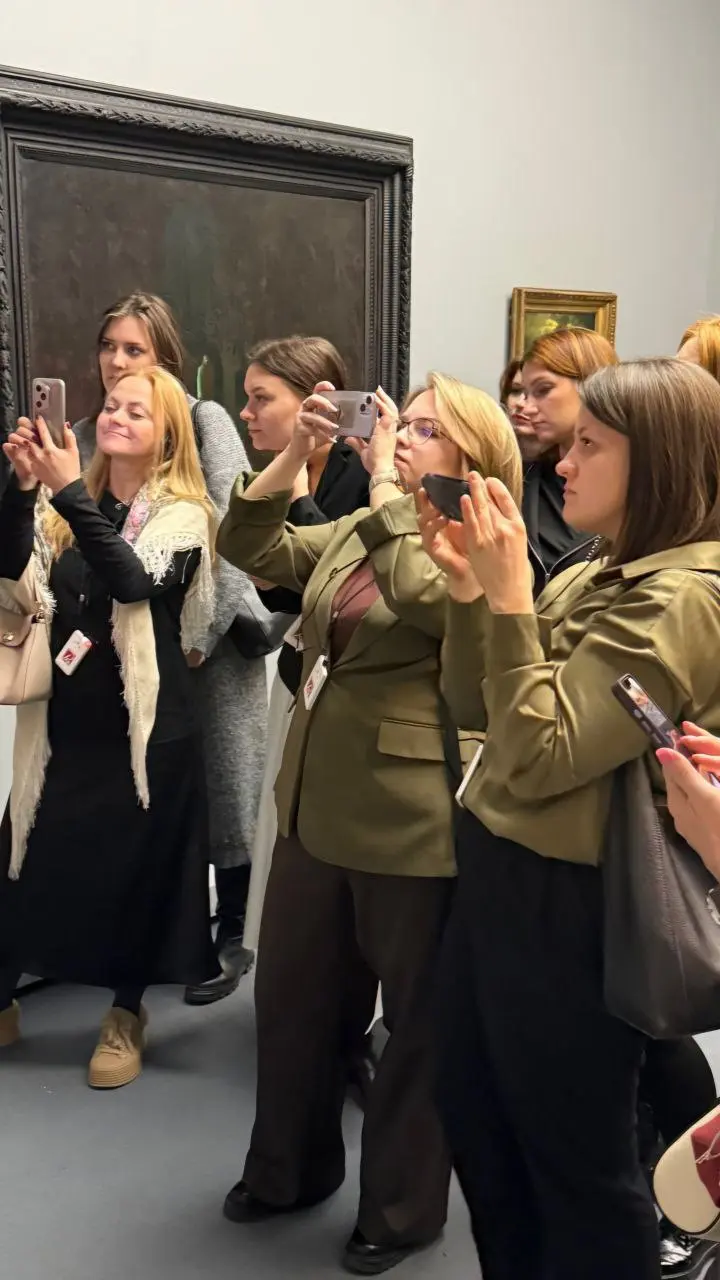 🖼 Я поведу тебя в «Иллюзию света»
Вчерашний вечер после рабочего дня сменился миром гениальных световых иллюзий! В рамках программы заботы о сотрудниках Екатерина Овчинникова, СЕО ГК "А.Н.Т | Сетка — социальная сеть от hh.ru