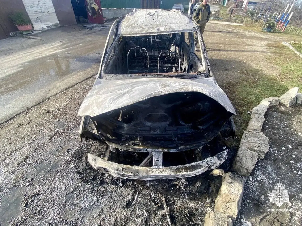 Под Пятигорском при пожаре в гараже пострадали двое мужчин
В посёлке Свободы загорелись гараж и автомобиль внутри на площади 30 кв. метров | Сетка — социальная сеть от hh.ru