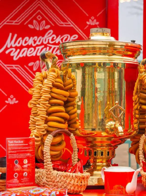 🫖 В выходные в «Коломенском» снова закипит самовар
С 15:00 до 21:00 откроется чайная станция | Сетка — социальная сеть от hh.ru