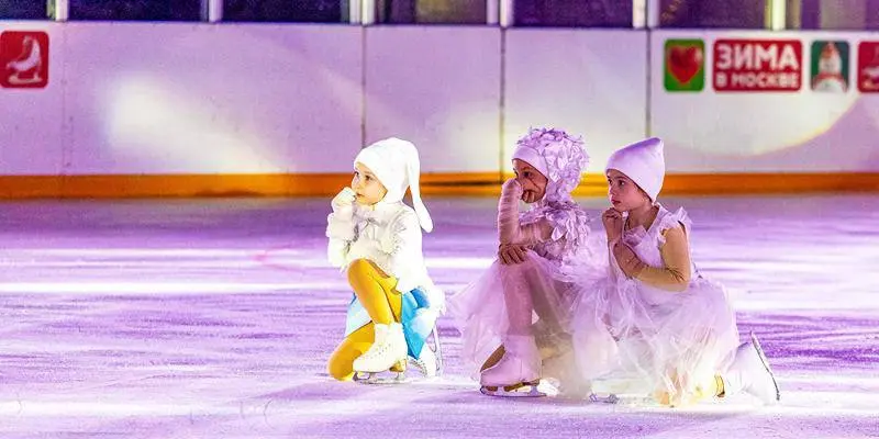 ⛸️Бесплатное ледовое шоу «Девочка, которая украла Новый год»
17 января с 16:00 до 18:00
Фигуристы выступят со сложными трюками, прыжками и па-де-де на льду | Сетка — социальная сеть от hh.ru