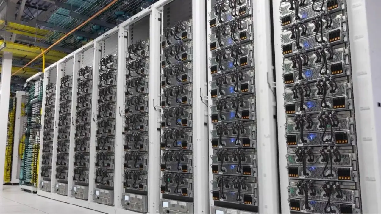 ⚡️ xAI запустил Colossus 2 — первый гигаваттный ИИ-кластер
Кластер потребляет 1 ГВт электроэнергии — больше, чем весь Сан-Франциско в пик нагрузки | Сетка — социальная сеть от hh.ru