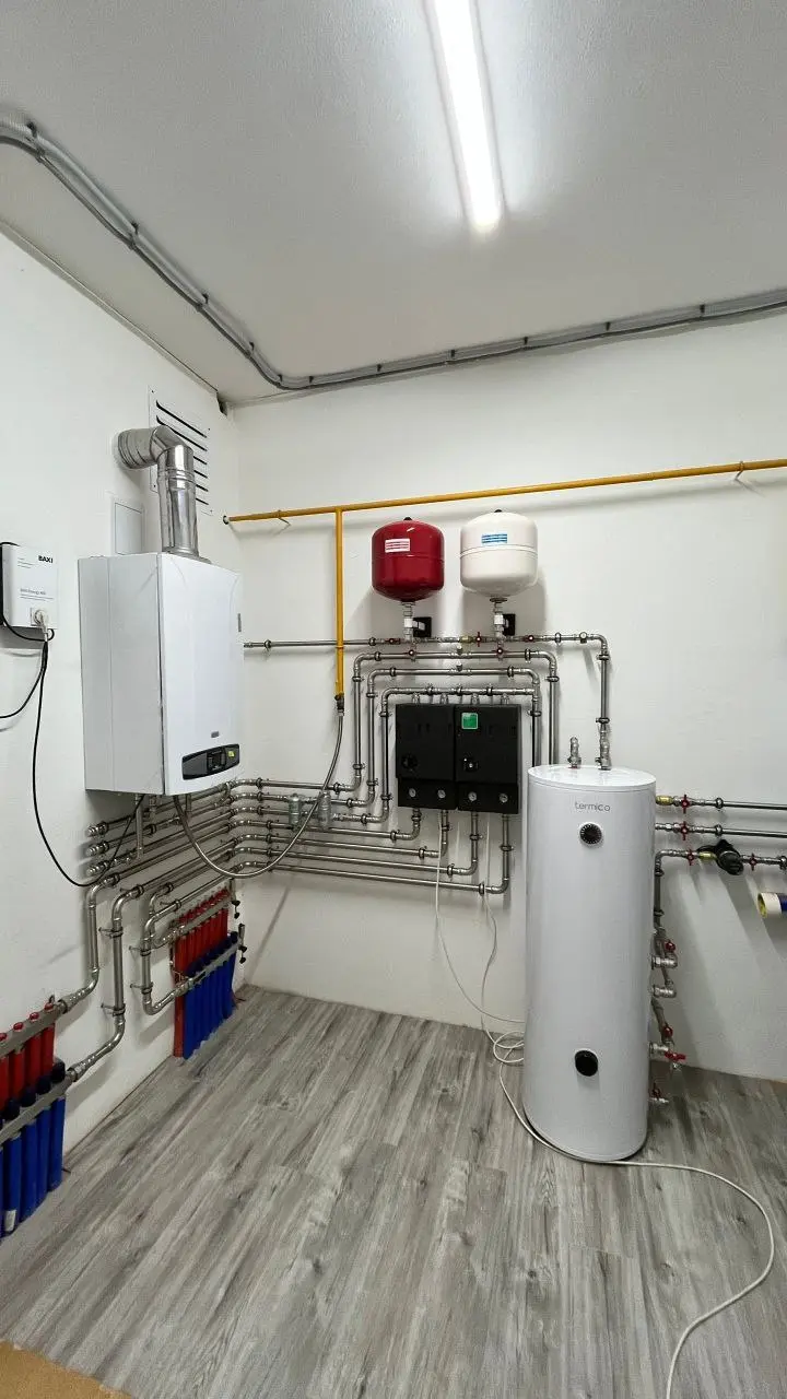 🔥 Объекты на оборудовании BAXI!
🏡 Котельная загородного дома
Котёл и бойлер уже были на объекте, коллекторы радиаторной сети и тёплых полов так же были установлены хозяином дома самостоятельно и была ... | Сетка — социальная сеть от hh.ru