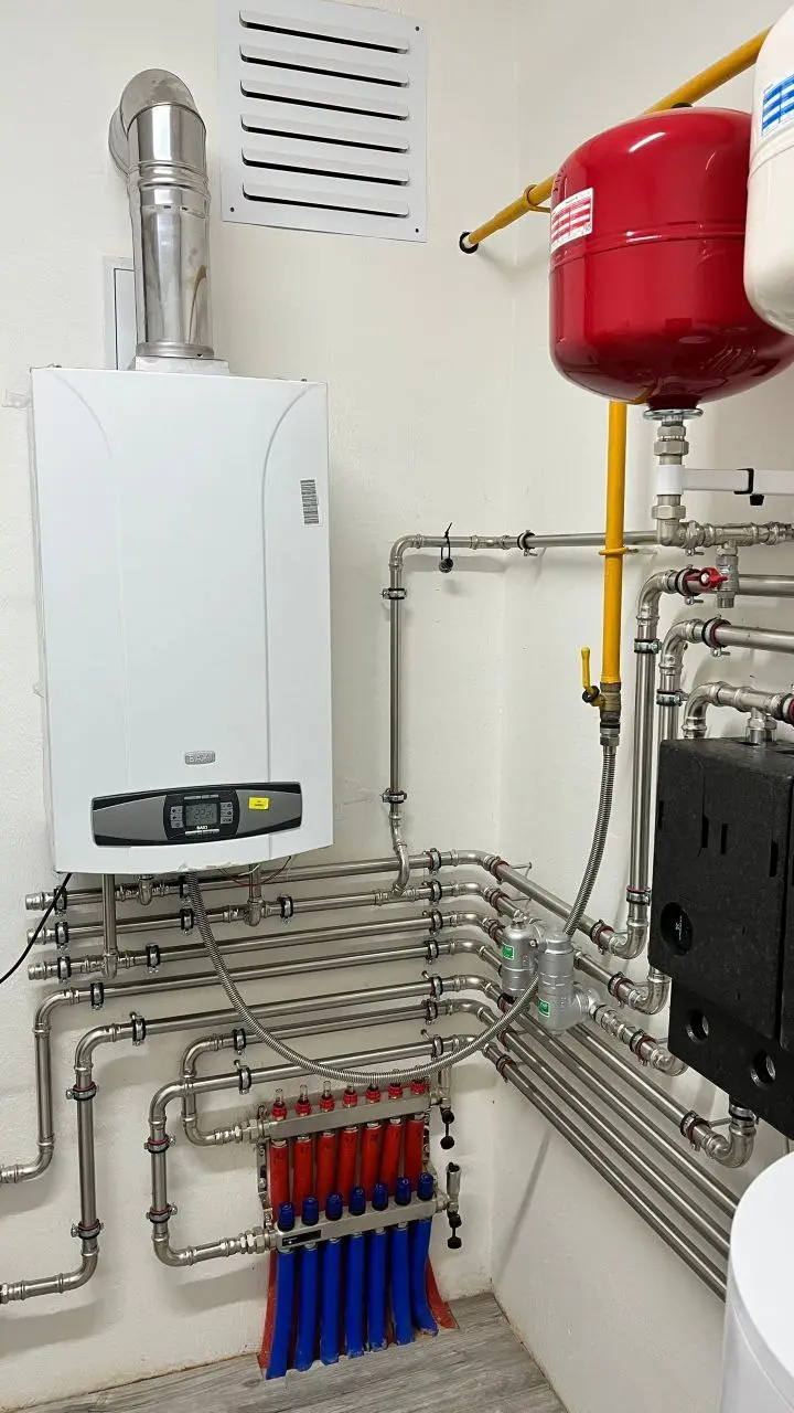 🔥 Объекты на оборудовании BAXI!
🏡 Котельная загородного дома
Котёл и бойлер уже были на объекте, коллекторы радиаторной сети и тёплых полов так же были установлены хозяином дома самостоятельно и была ... | Сетка — социальная сеть от hh.ru