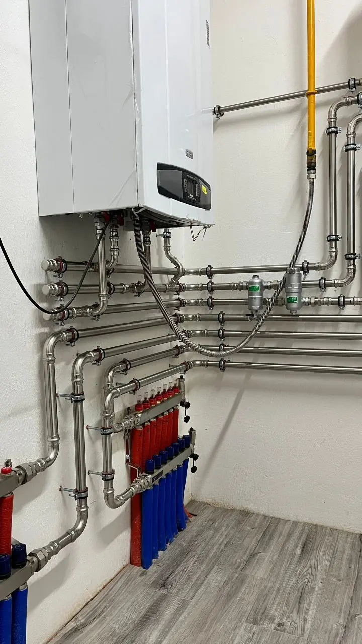 🔥 Объекты на оборудовании BAXI!
🏡 Котельная загородного дома
Котёл и бойлер уже были на объекте, коллекторы радиаторной сети и тёплых полов так же были установлены хозяином дома самостоятельно и была ... | Сетка — социальная сеть от hh.ru