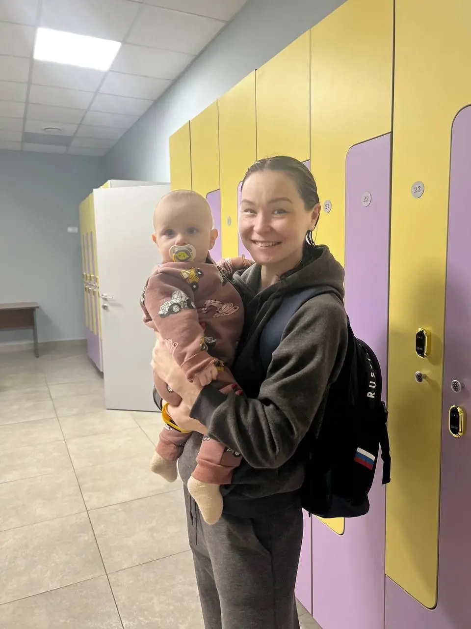 💪вчера был день на спорте со спортом
п.с. этот симпатичный парнишка в коричневом на фото не мой))
п.с.с. именно так выглядит сын маминой подруги) | Сетка — социальная сеть от hh.ru
