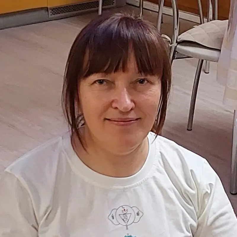 Натави Поминова