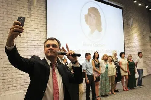 Я занимаюсь обучением психологии команд более 22 лет.
Первый бизнес-тренинг я провел в возрасте 22 лет. За это время я сотрудничал с 153 компаниями России (цифра растет) | Сетка — социальная сеть от hh.ru