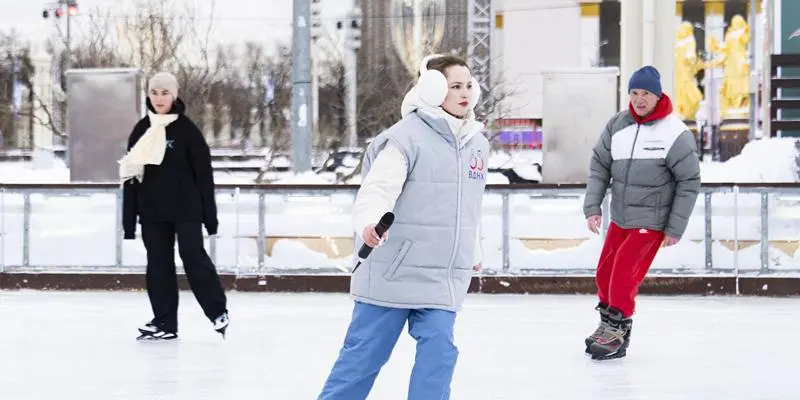 ⛸️Тренировки на ВДНХ
20 января 12:00–13:00
В рамках развлекательно-спортивной программы зимнего сезона проходят зарядки на льду | Сетка — социальная сеть от hh.ru