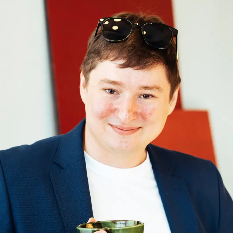 Денис Закаев