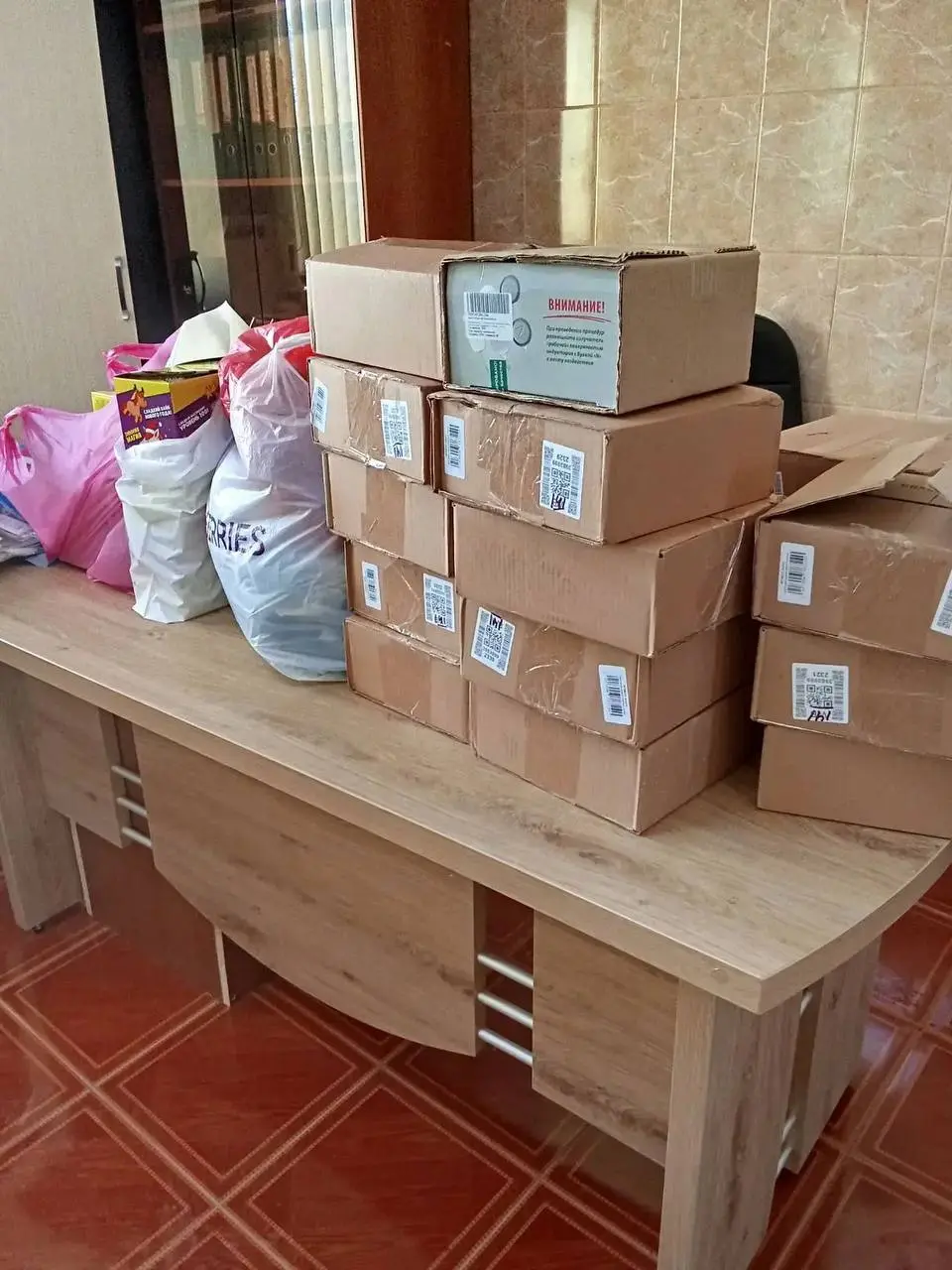 Привет 👋
Дорогие друзья, хотим поделиться радостной новостью! Сегодня мы передали в Кропоткинский Дом-интернат детям подарки, а также необходимые товары и материальные вещи | Сетка — социальная сеть от hh.ru