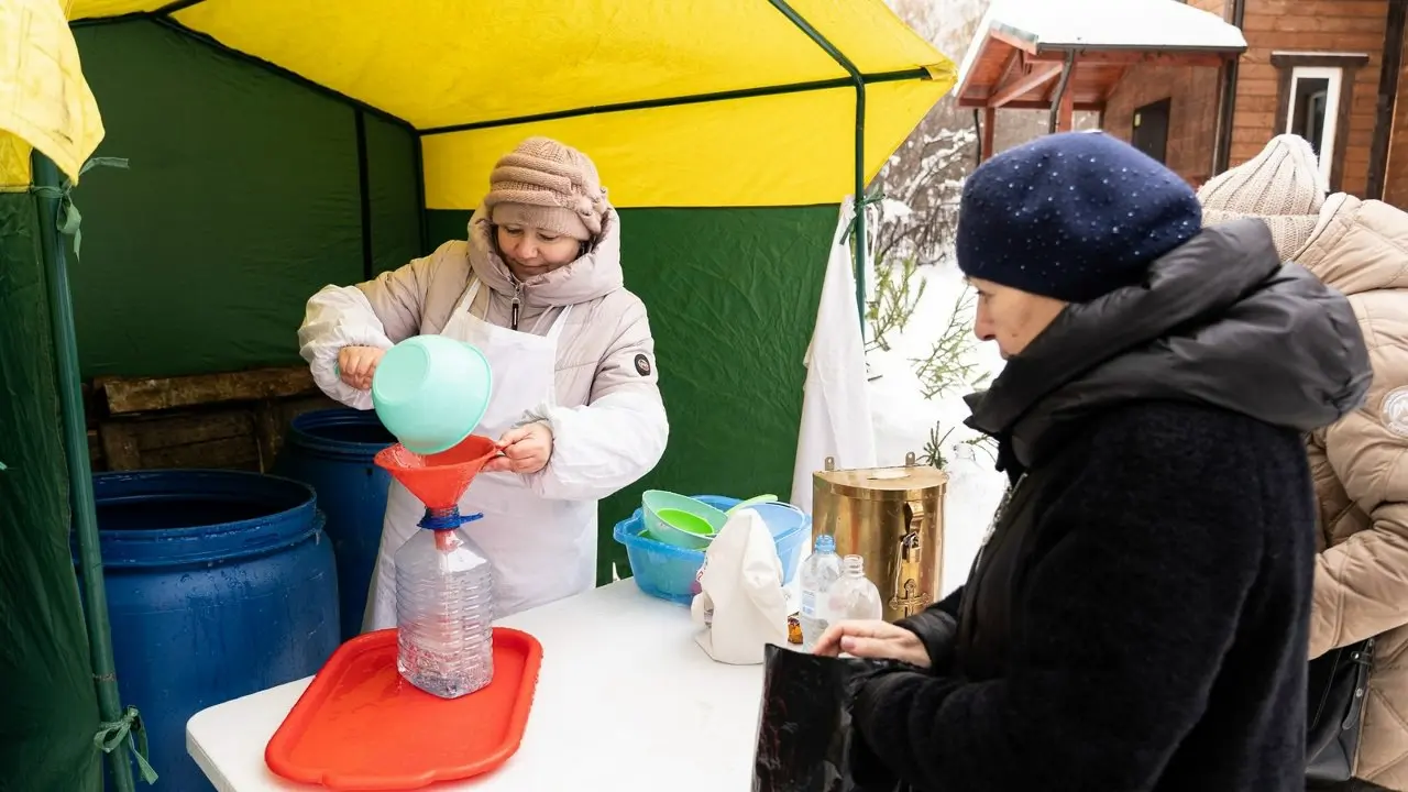 👷‍♂Мосводоканал участвует в великом празднике Крещения Господня, обеспечивая доставку питьевой воды в храмы и церкви для заполнения емкостей и купелей | Сетка — социальная сеть от hh.ru
