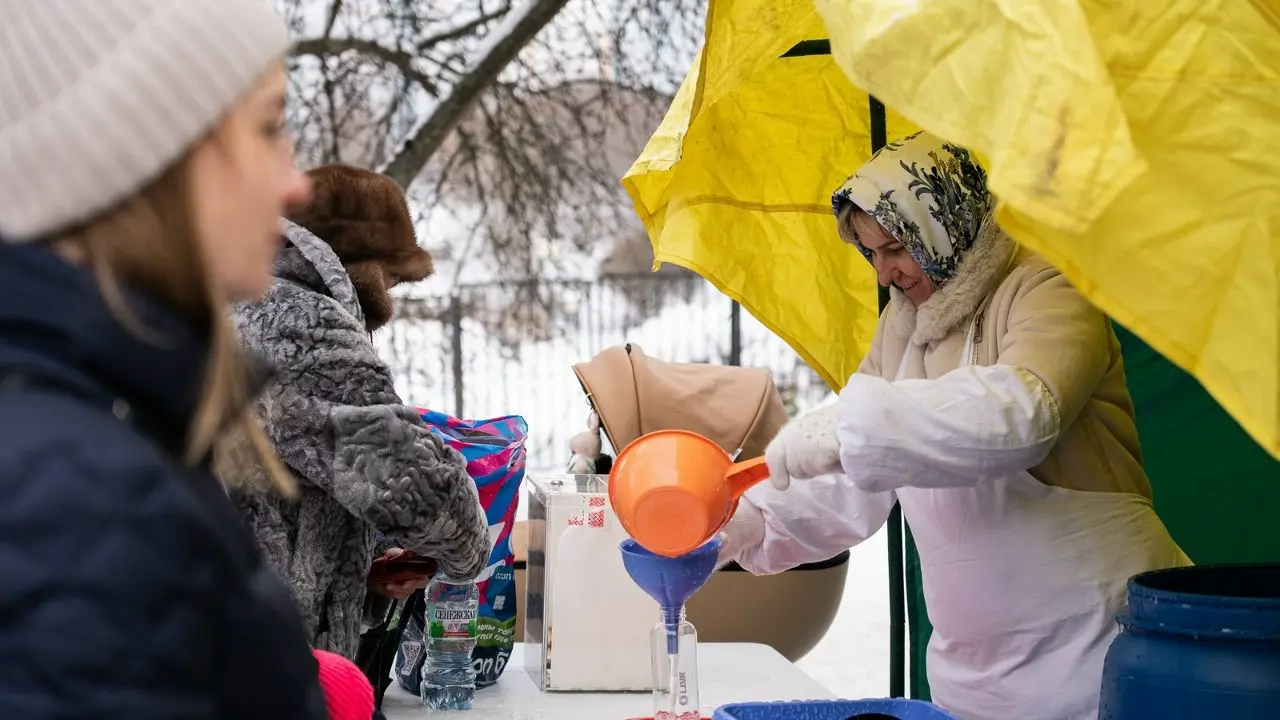 👷‍♂Мосводоканал участвует в великом празднике Крещения Господня, обеспечивая доставку питьевой воды в храмы и церкви для заполнения емкостей и купелей | Сетка — социальная сеть от hh.ru