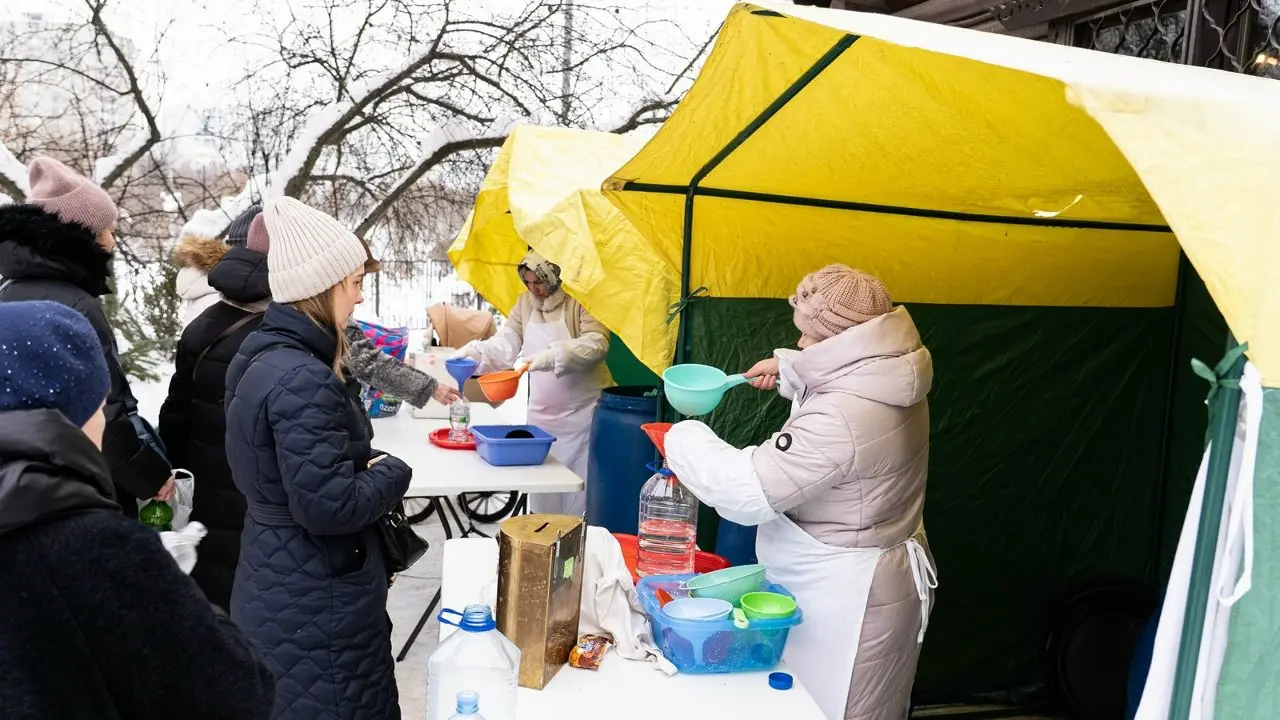 👷‍♂Мосводоканал участвует в великом празднике Крещения Господня, обеспечивая доставку питьевой воды в храмы и церкви для заполнения емкостей и купелей | Сетка — социальная сеть от hh.ru
