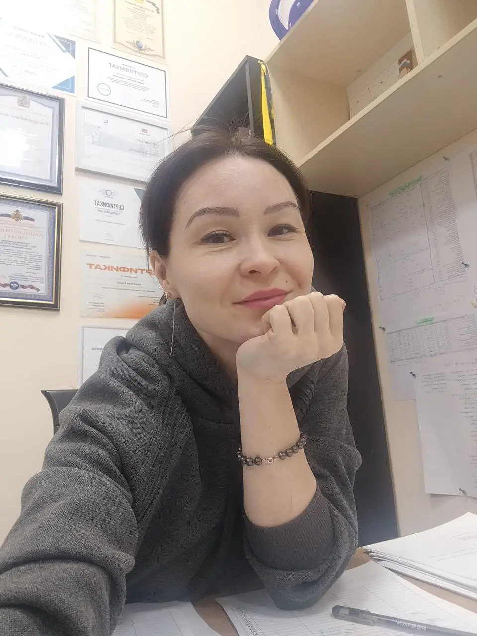 ❤️ фраза, которую я слышу чаще всего:
- Настя, иди уже домой! | Сетка — социальная сеть от hh.ru