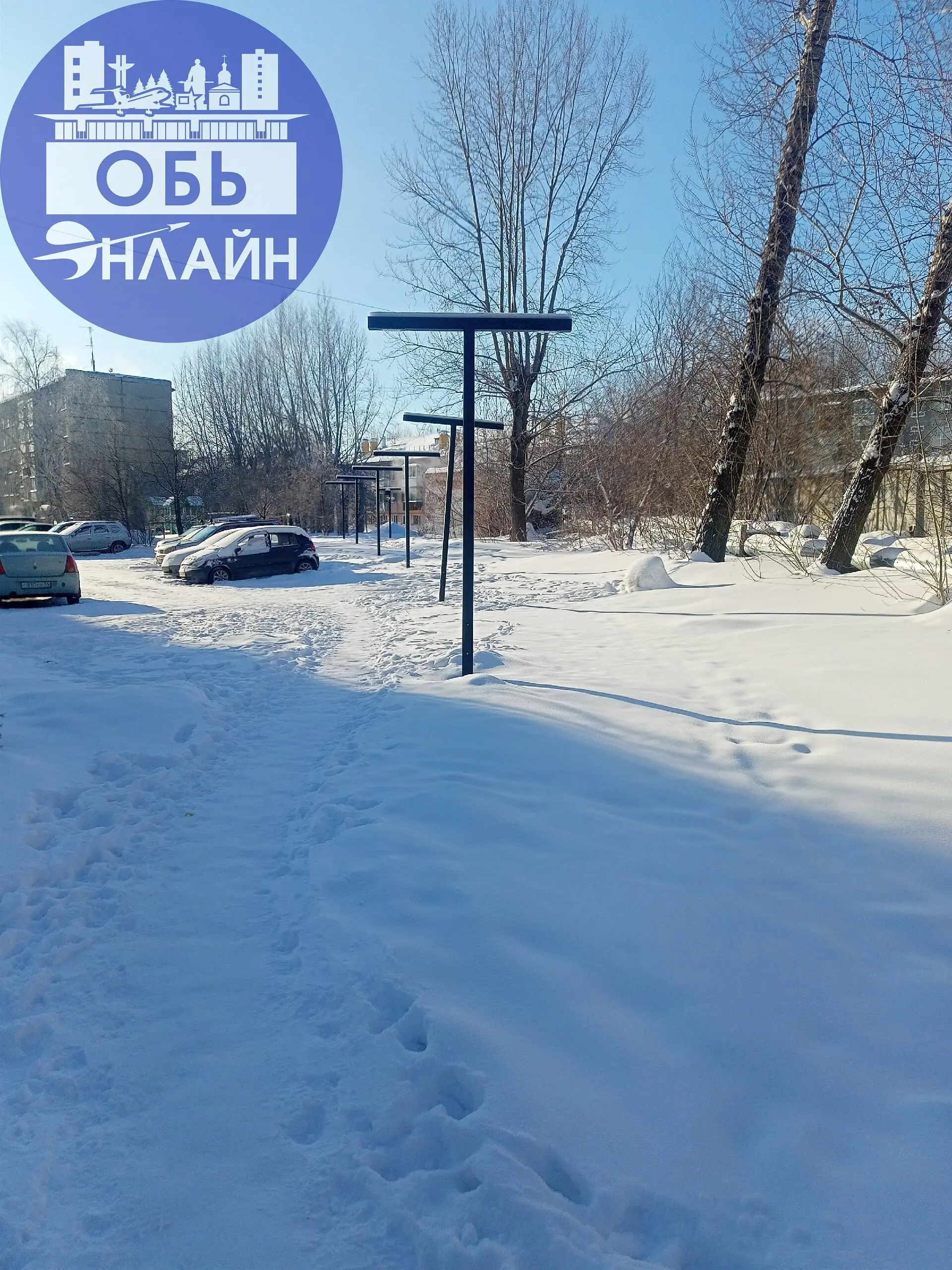 ↗ Администрация города Оби когда будет почищена велодорожка? Люди ходят по тропочке, которую сами и протоптали. Шутить про то что зимой на велосипедах не ездят, значит можно не чистить, я не буду | Сетка — социальная сеть от hh.ru