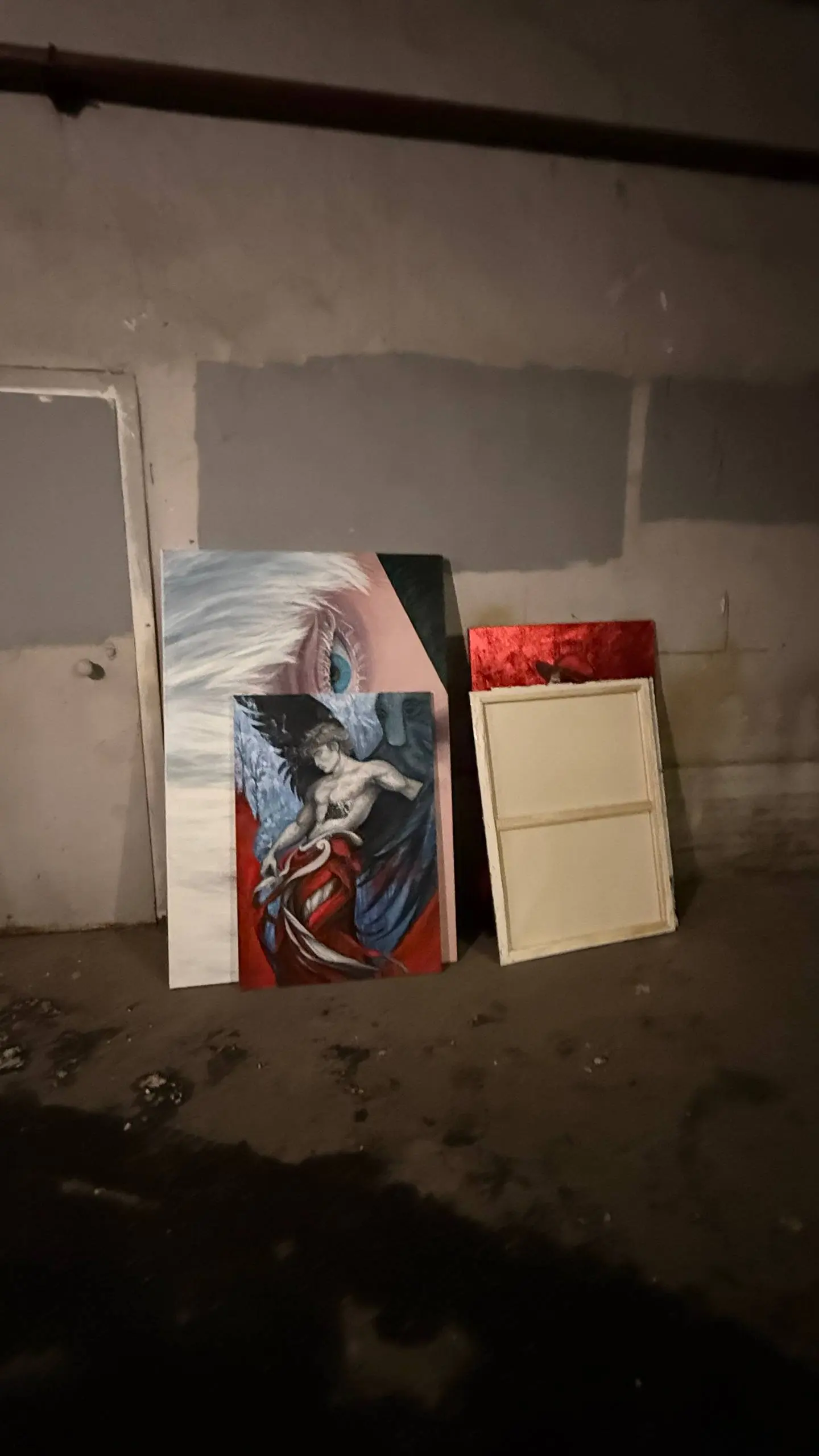 🤩🤩🤩🤩🤩🤩🤩приняла решение съехать со студии.
👁️Честно и без драмы.
Мой график оказался настолько плотным, что за декабрь я была в студии всего один раз — на открытии выставки | Сетка — социальная сеть от hh.ru
