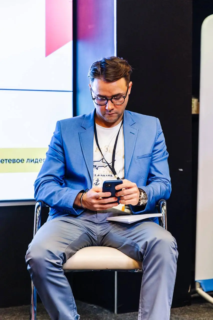 «Я так упахивался на работе…» И что?
Начало года — это не только когда нужно вкатываться в рабочий режим, но и тот момент когда мы начинаем поднимать все идеи, которые так усердно генерили в конце год... | Сетка — социальная сеть от hh.ru