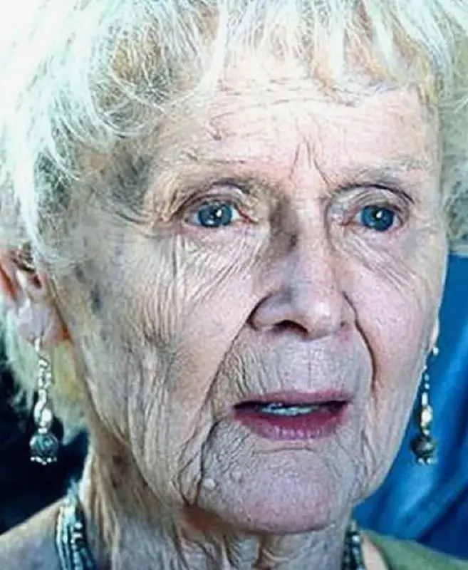 Настроение дня – красота
Маленький факт, который каждый раз меня радует, что
бабуля из к/ф Титаник (1997) – самая настоящая звезда золотой эпохи Голливуда, Глория Стюарт | Сетка — социальная сеть от hh.ru