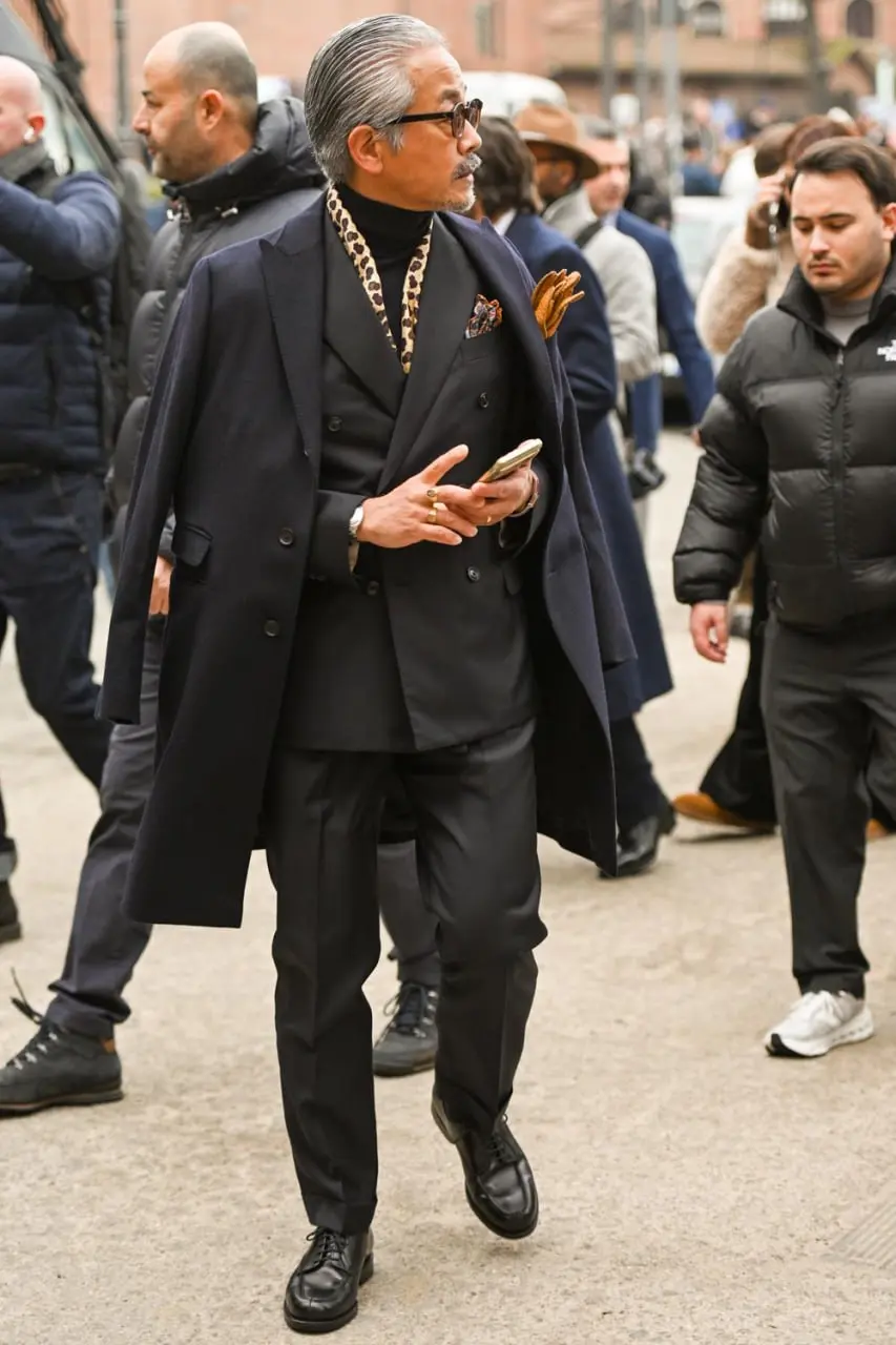 Pitti Uomo 109.
Что это - это самое смотрибельное мировое событие в контексте мужского стиля. И самое значимое. Проводится дважды в год. Зимнее уже прошло | Сетка — социальная сеть от hh.ru