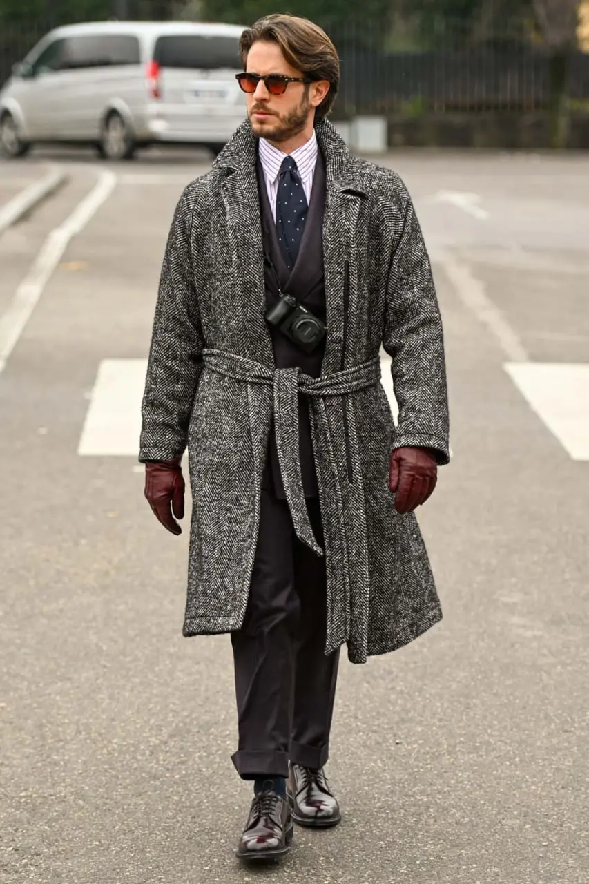 Pitti Uomo 109.
Что это - это самое смотрибельное мировое событие в контексте мужского стиля. И самое значимое. Проводится дважды в год. Зимнее уже прошло | Сетка — социальная сеть от hh.ru