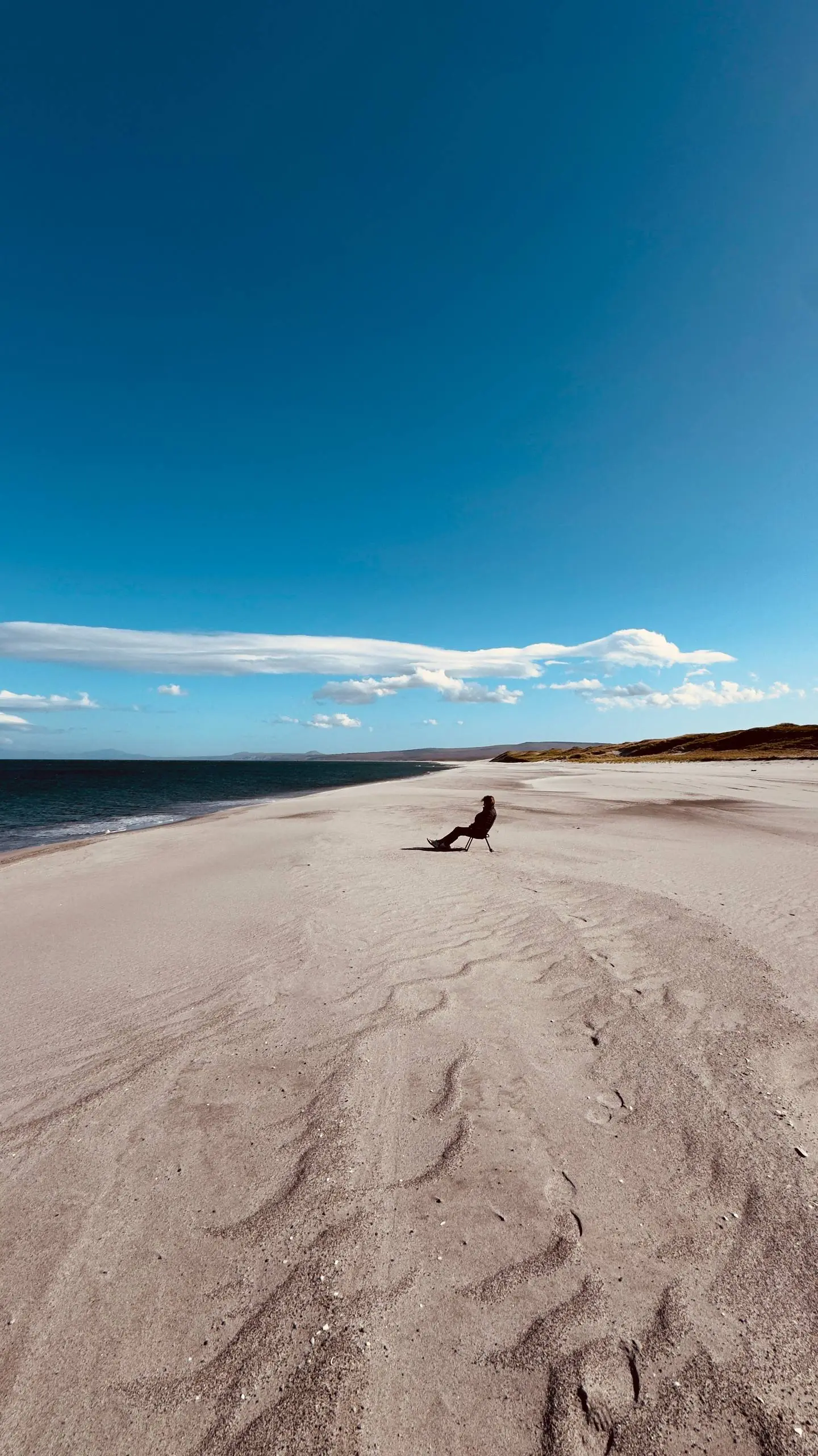 Скажите: с ума сошёл. Но…
Я никогда не обращался к Богу.
До этого вечера.
В тот день на тренинге было задание - день благодарности. 🙏
Благодарить искренне, не формально. Я так и делал | Сетка — социальная сеть от hh.ru