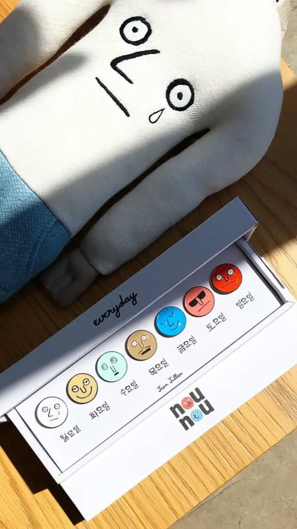 Креативный директор Jae Huh и художник Jean Jullien познакомились в 2006 году на обучении в Central Saint Martins и быстро стали друзьями и партнёрами в творческих проектах | Сетка — социальная сеть от hh.ru