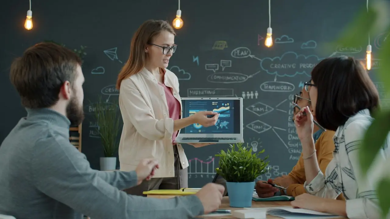 Employee listening: 7 золотых правил
Увидел свежую аналитику: к 2025 году уже 82% компаний планируют вкладываться в Employee Experience (EX). НЕ ВЕРЮ. Рост колоссальный | Сетка — социальная сеть от hh.ru