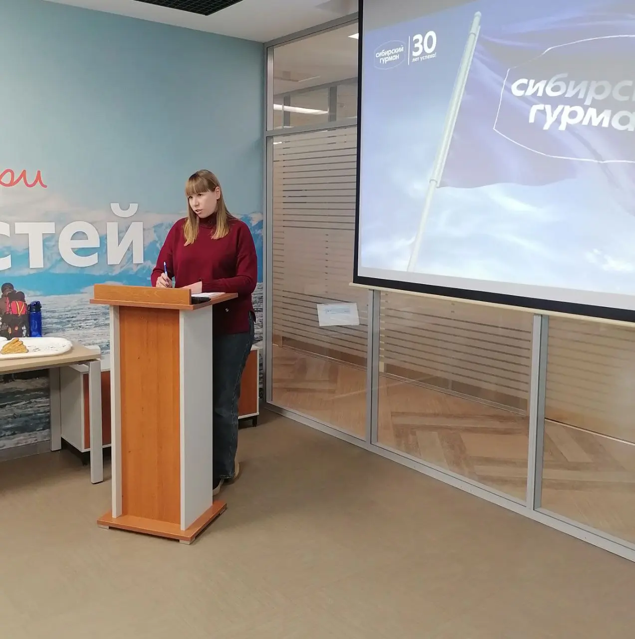 Из аудитории — в цех! Студенты-технологи побывали в гостях у «Сибирского Гурмана»
Сегодня на нашем производстве было особенно оживленно! К нам в гости пришли будущие коллеги — студенты-технологи Новос... | Сетка — социальная сеть от hh.ru