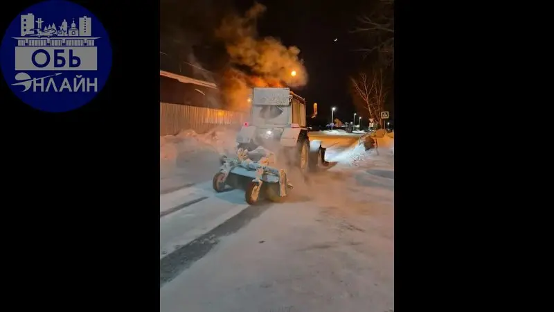 ↗ Снега ❄️ нет, но идёт подметание дороги, колея отвратительная, но вместо грейдера среза колеи, метём... | Сетка — социальная сеть от hh.ru