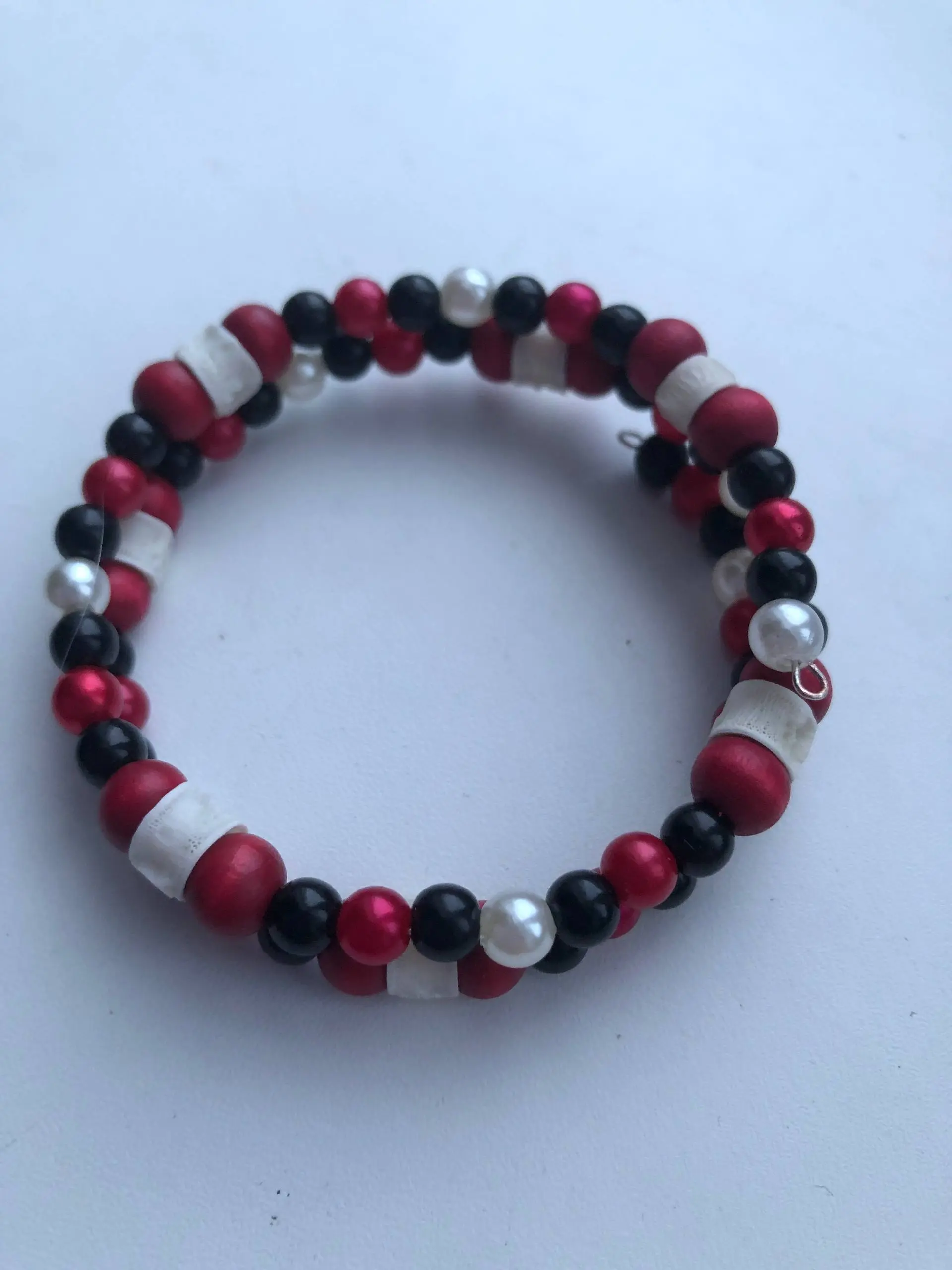 📿Браслетов много не бывает
Новый браслет готов!
Казалось бы, что сложного? Создать такой браслет.
Ан-нет, даже когда есть все необходимое, не получается создать хоть что-то | Сетка — социальная сеть от hh.ru