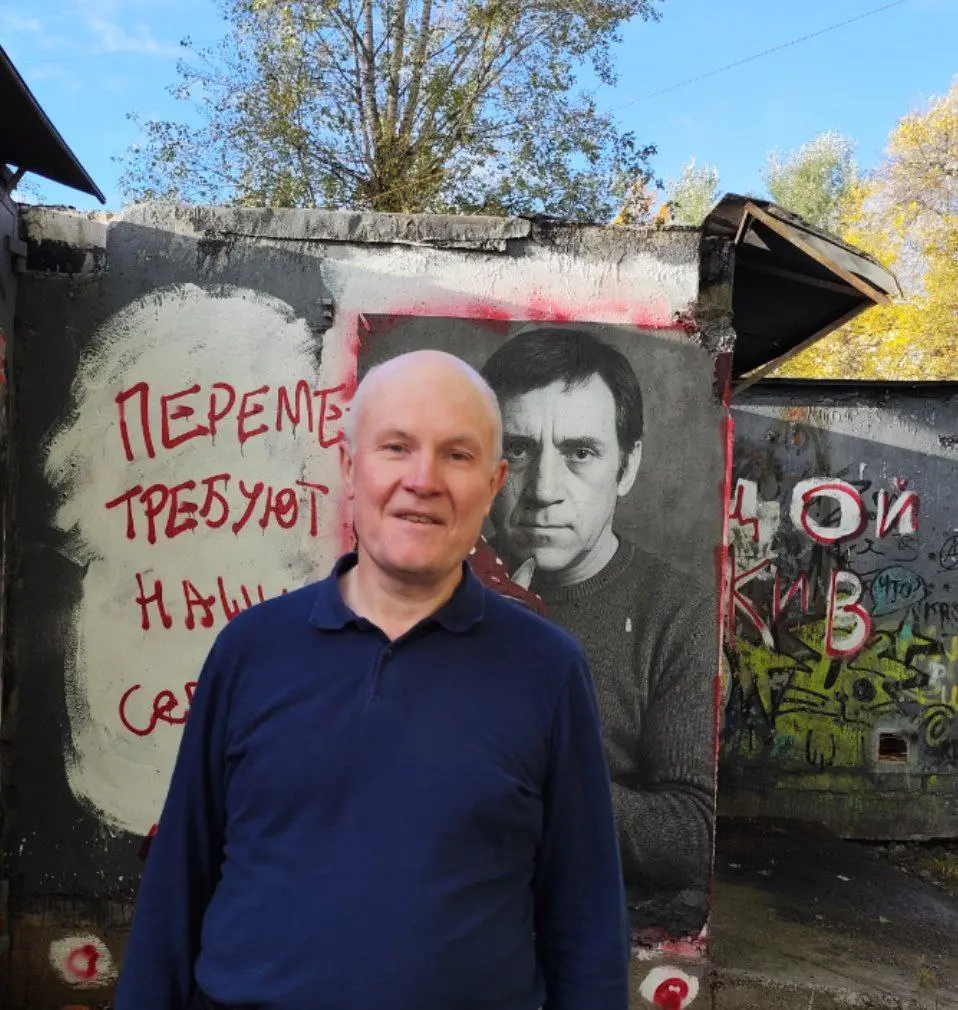 Одиночество — привилегия сильных
Оно доступно только тем, кто прошёл через внутреннюю трансформацию и обрёл моральную зрелость.
Слабых одиночество пугает | Сетка — социальная сеть от hh.ru