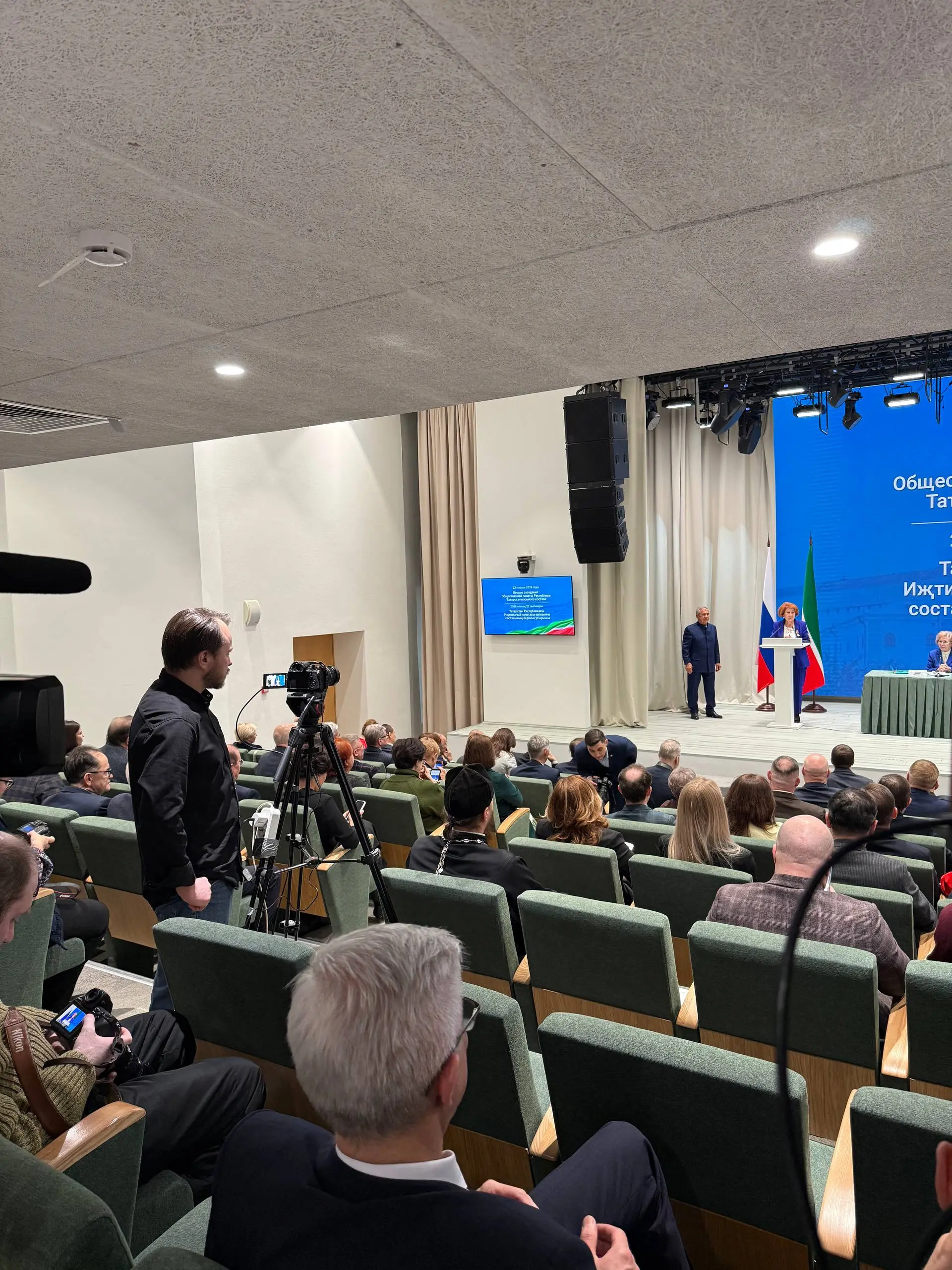 Не первый раз трансляция в национальной библиотеке, но эта особенная, приезжал Раис Республики Рустам Минниханов. Трансляция была закрытая, для глав районов, все прошло на высшем уровне. | Сетка — социальная сеть от hh.ru