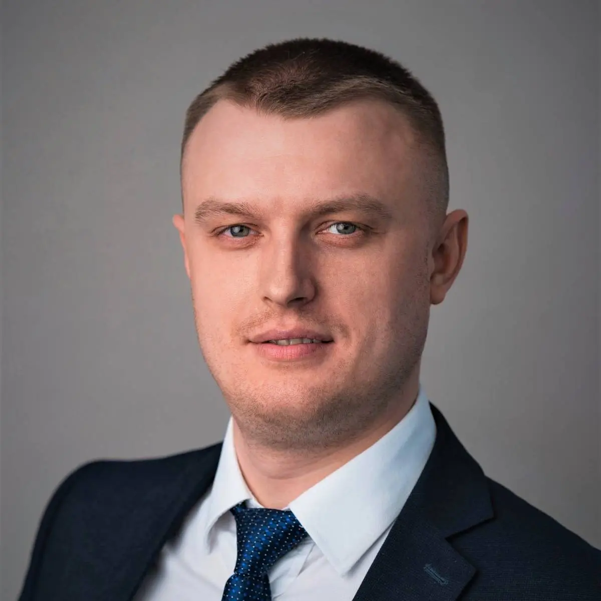 Максим Шустов
