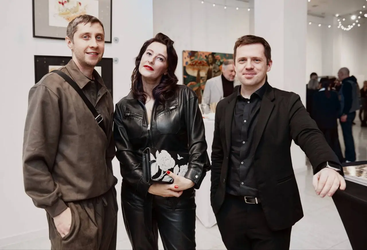 19 декабря журнал WA и Volkhonka Art Project собрали гостей в «Столичной галерее художников», чтобы открыть выставку Fashion in Art, отпраздновать день рождения журнала и представить его зимний номер | Сетка — социальная сеть от hh.ru