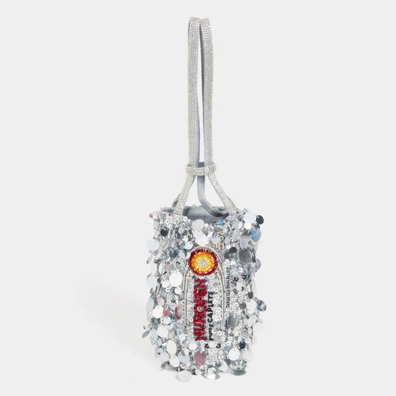 Cумку с логотипом Нурофена выпустила дизайнерша Anya Hindmarch. Цена кусается — £745 фунтов (~78 тысяч рублей).
С таким ценником нужен реальный обезбол. | Сетка — социальная сеть от hh.ru