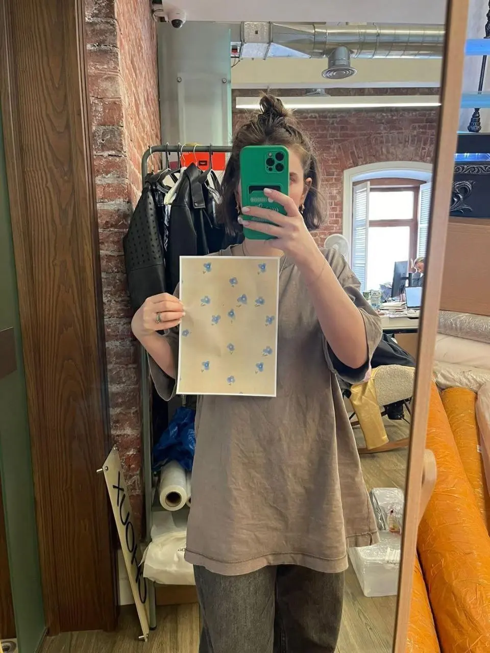 #мат Значит ты ебешься, разрабатываешь пуховик, принт для него вплоть до расположения цветочков. Через год этот пуховик появляется на Али с твоими же фотографиями, сделанными твоей командой | Сетка — социальная сеть от hh.ru