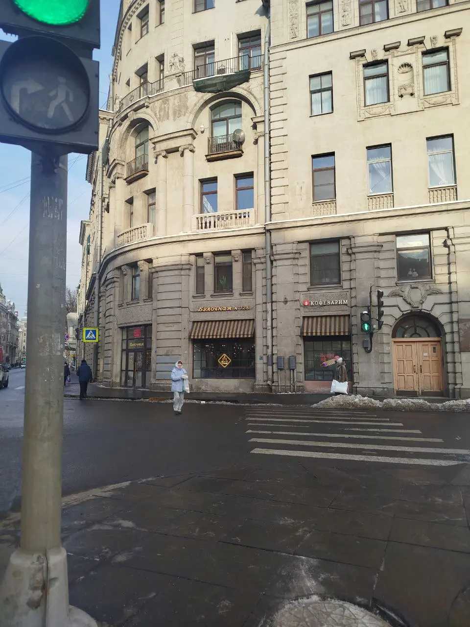 Хочу показать то, что не найти в Москве🥺
Это самая шикарная сеть булочных в Питере😍зашла туда за какао и любимой лимонное розеткой.
Если будете в Питере, обязательно попробуйте | Сетка — социальная сеть от hh.ru