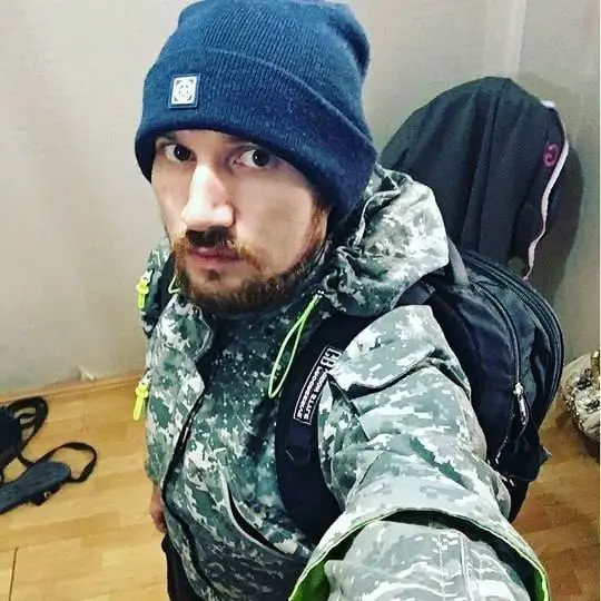 Нашёл в ленте свой 2016 год 🧨
— Так я выглядел: молодой, голодный, с горящими глазами из Екатеринбурга | Сетка — социальная сеть от hh.ru