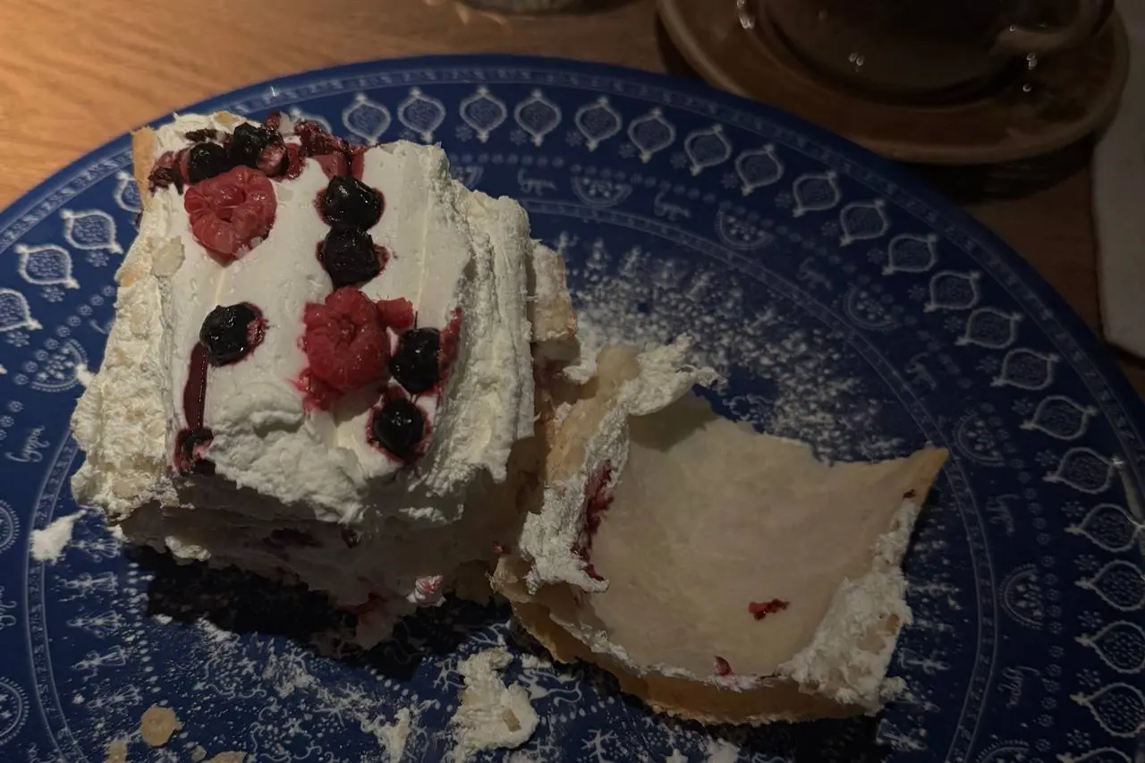 📠недавно, во время уборки, наткнулась на весы, стоящие у зеркала, которое я собиралась помыть…конечно же, незамедлительно встала на них в надежде увидеть привычные цифры… и вот досада — на экране отоб... | Сетка — социальная сеть от hh.ru