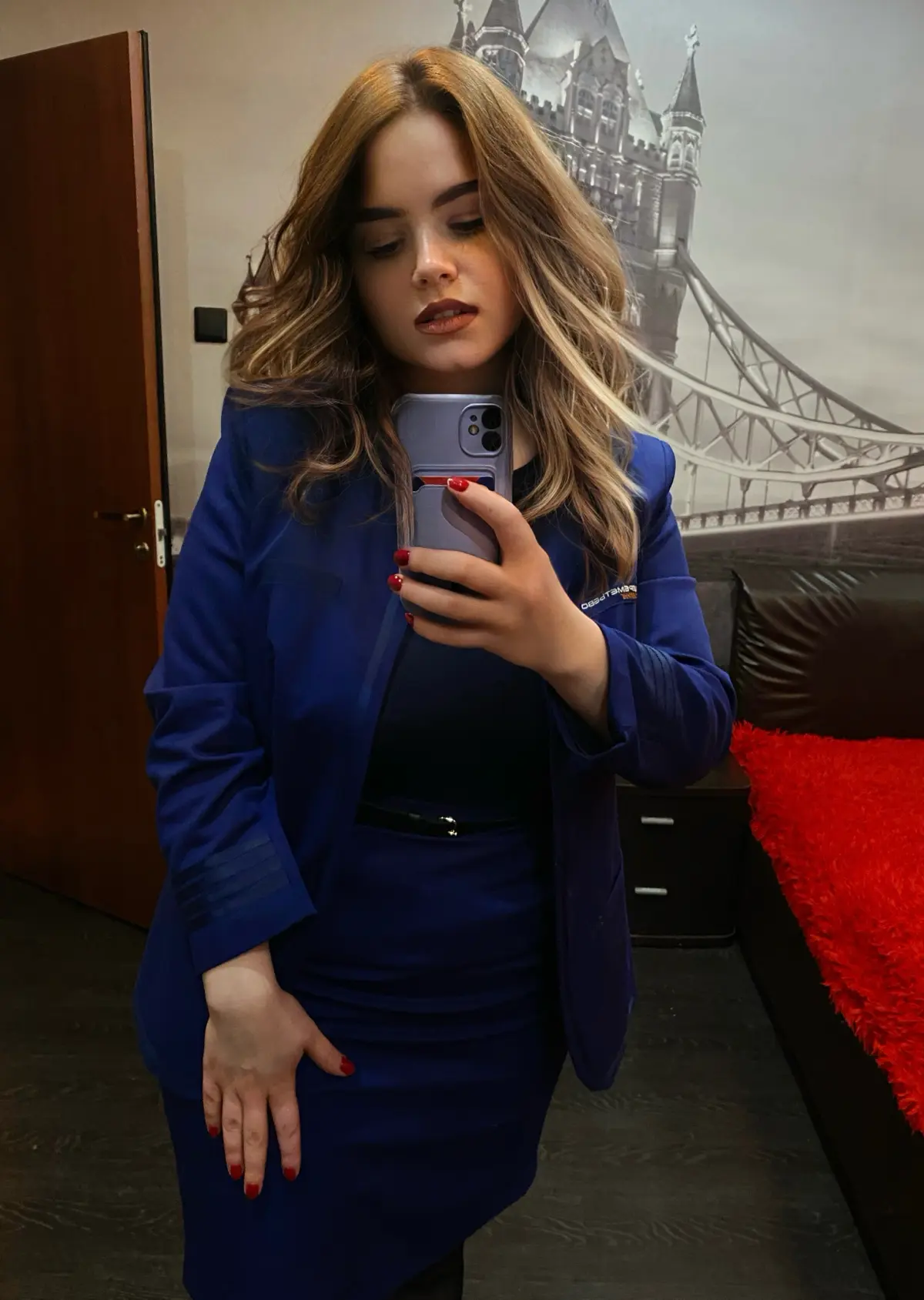 Путь в авиации ✈️
Моя карьера в авиации началась с сервиса на воздушном транспорте, сферы, где каждая деталь имеет значение, а за спокойствием пассажиров стоит огромная командная работа
Я работала спе... | Сетка — социальная сеть от hh.ru