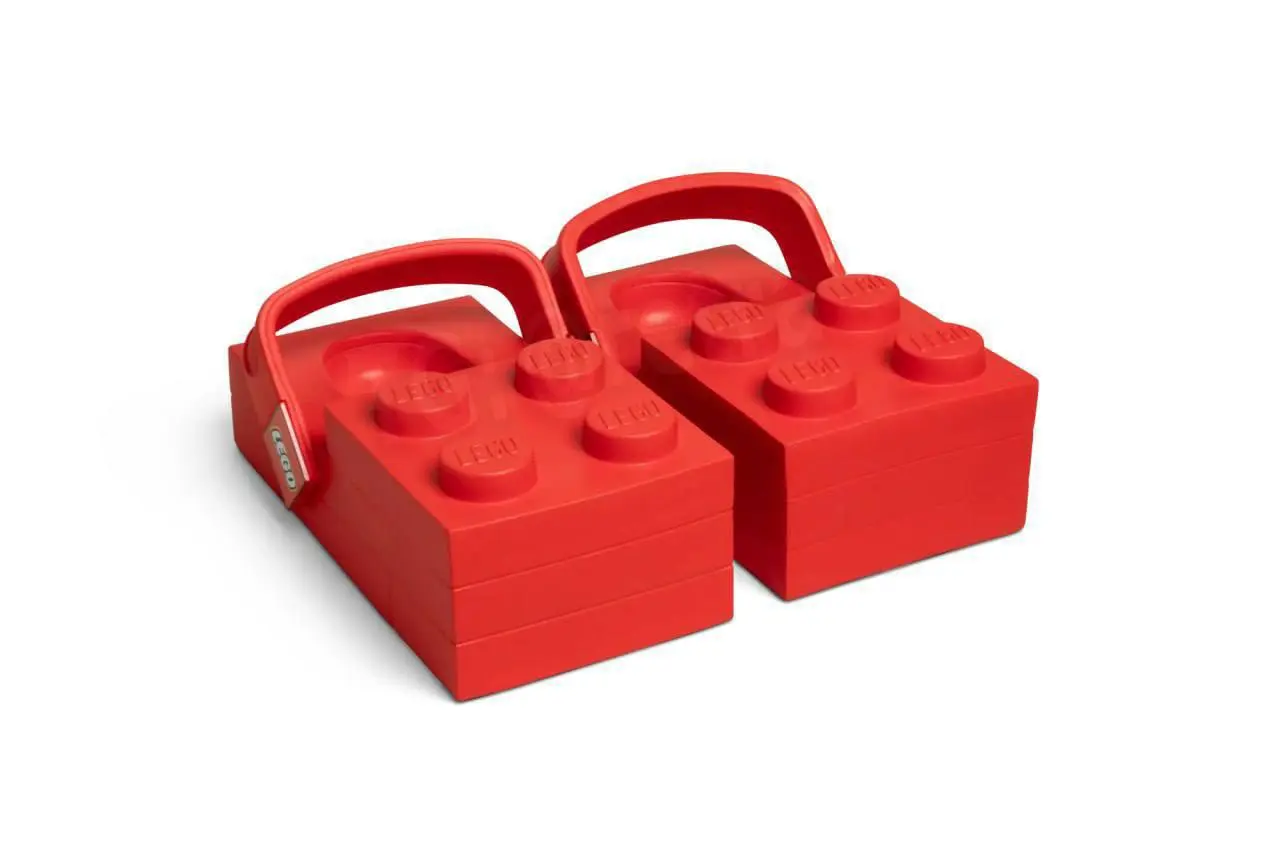 LEGO анонсировала коллаборацию с Crocs — компании представили сабо в виде деталей Lego.
Каждый комплект будет включать также мини-фигурку Lego с четырьмя мини-кроксами | Сетка — социальная сеть от hh.ru
