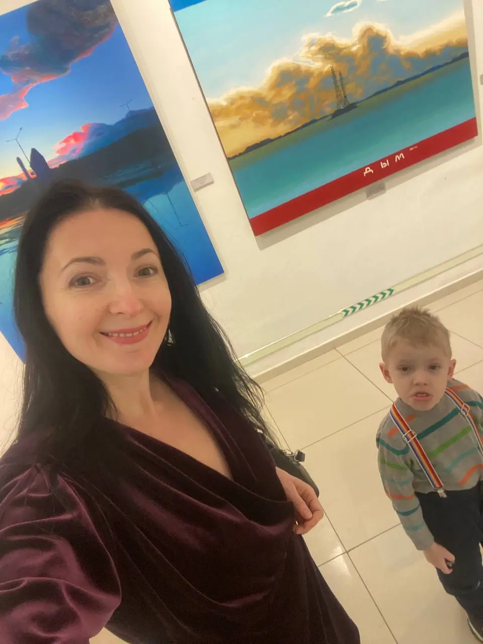 Всем доброго времени суток ☺️
Минутка окультуривания 🖼️ Сеголня мы с сыном посетили выставку «Русские метамодернисты» в музее Коваленко (ул. Красная, 15), за 1 час до закрытия экспозиции | Сетка — социальная сеть от hh.ru