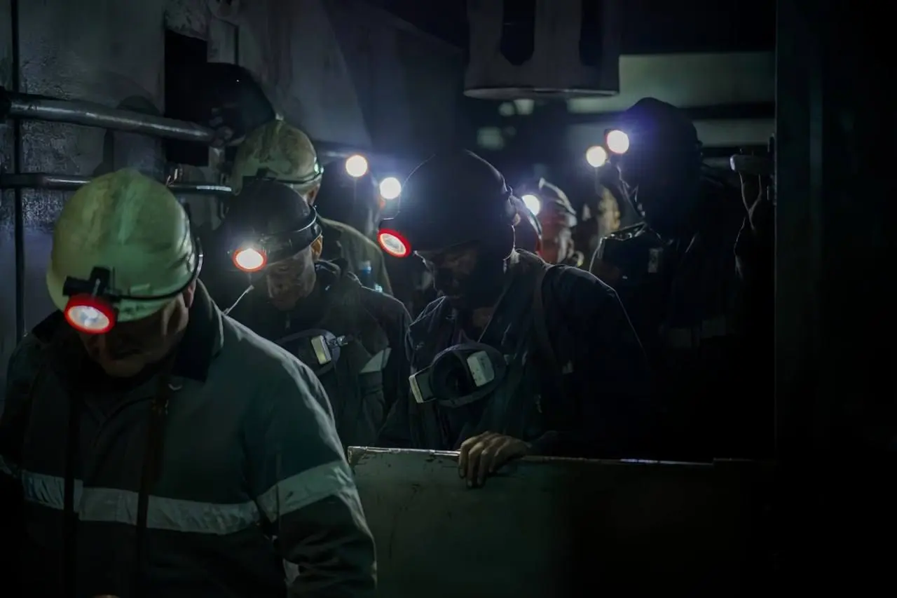 💳В КУЗБАССЕ СОХРАНЯЕТСЯ ЗАДОЛЖЕННОСТЬ ПО ЗАРПЛАТЕ ШАХТЁРАМ НА СОТНИ МИЛЛИОНОВ РУБЛЕЙ
⤷ В Кемеровской области продолжает расти задолженность по заработной плате на угольных предприятиях | Сетка — социальная сеть от hh.ru