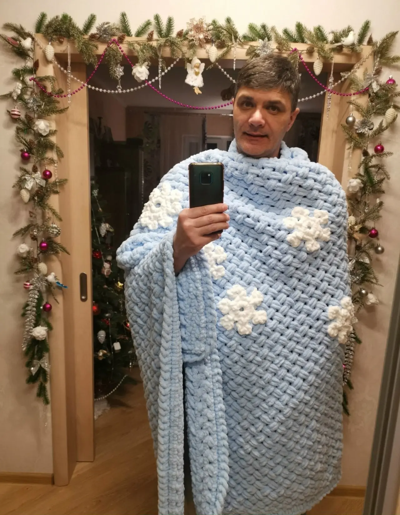 Начинаем неделю с радостного
Наш плед из предновогоднего розыгрыша наконец-то добрался до получателя в целости и сохранности | Сетка — социальная сеть от hh.ru