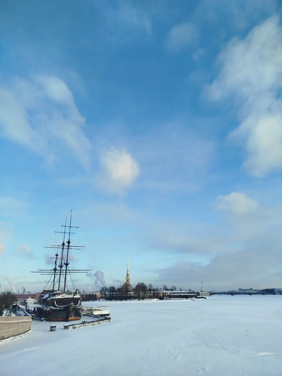 Традиционно, фоточки Питерского вайба😎
А если серьёзно, я поехала в Питер, чтобы:
1. Поразмыслить и побыть наедине с собой
2. Встретиться с некоторыми людьми
3 | Сетка — социальная сеть от hh.ru