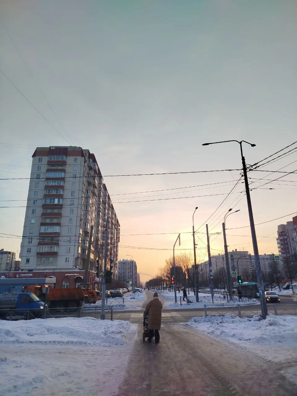 Традиционно, фоточки Питерского вайба😎
А если серьёзно, я поехала в Питер, чтобы:
1. Поразмыслить и побыть наедине с собой
2. Встретиться с некоторыми людьми
3 | Сетка — социальная сеть от hh.ru