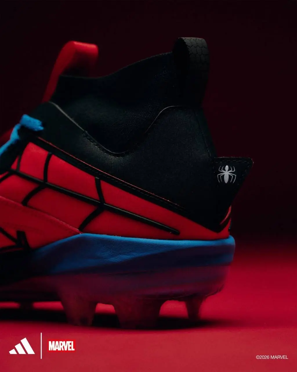 Adidas дропнул настоящие кроссовки Человека-Паука. Это модель Adizero edge, которая выполнена в фирменных красно-черно-синих цветах паучка. Стоит одна пара 200 долларов (15 тысяч рублей) | Сетка — социальная сеть от hh.ru