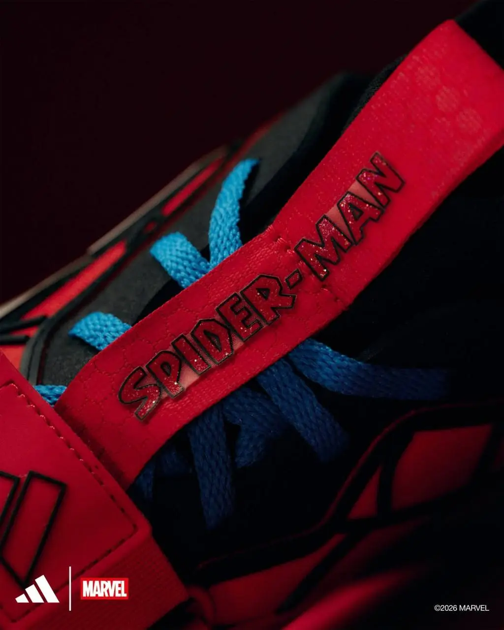 Adidas дропнул настоящие кроссовки Человека-Паука. Это модель Adizero edge, которая выполнена в фирменных красно-черно-синих цветах паучка. Стоит одна пара 200 долларов (15 тысяч рублей) | Сетка — социальная сеть от hh.ru