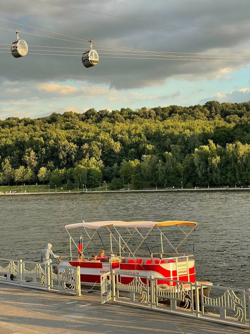 🛥️Новый маршрут речных трамвайчиков скоро появится в Москве
В Лужниках уже установили причал, который будет частью маршрута «Лужники — Киевский», новый недорогой прогулочный маршрут появится уже в это... | Сетка — социальная сеть от hh.ru